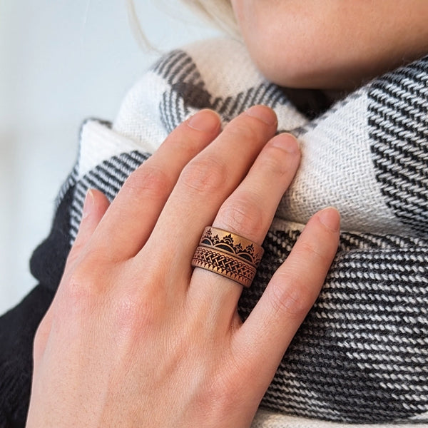 Crowns Silicone Wedding Ring - Chakra & Mehndi Henna Inspired - Engraved Dual Layer - Knot Theory