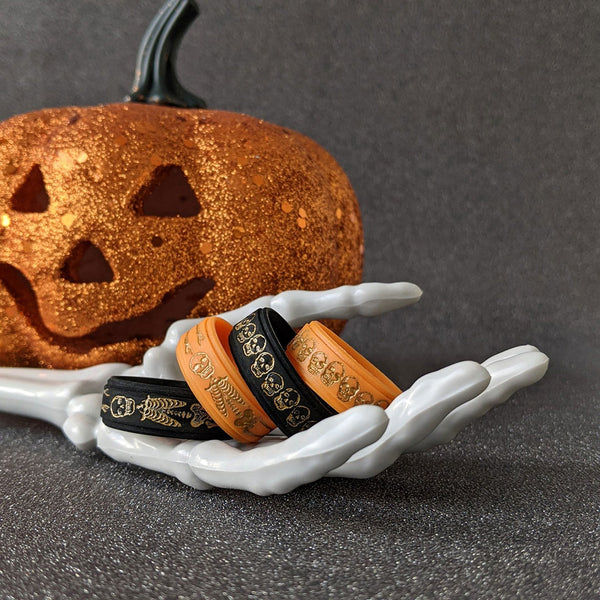 Golden Skulls Silicone Ring on Rise 8mm