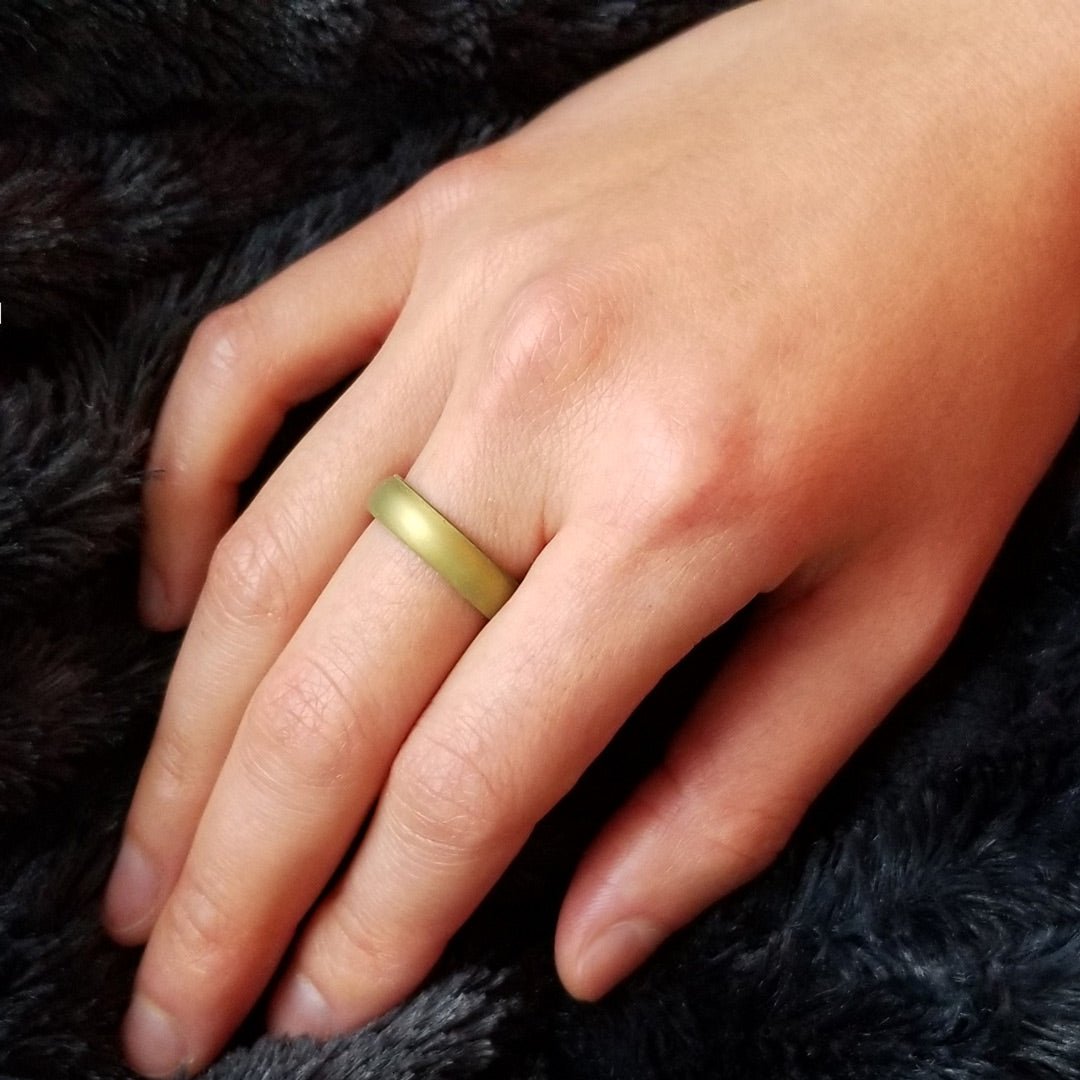 Peridot Green Breathable Silicone Ring For Women - Knot Theory