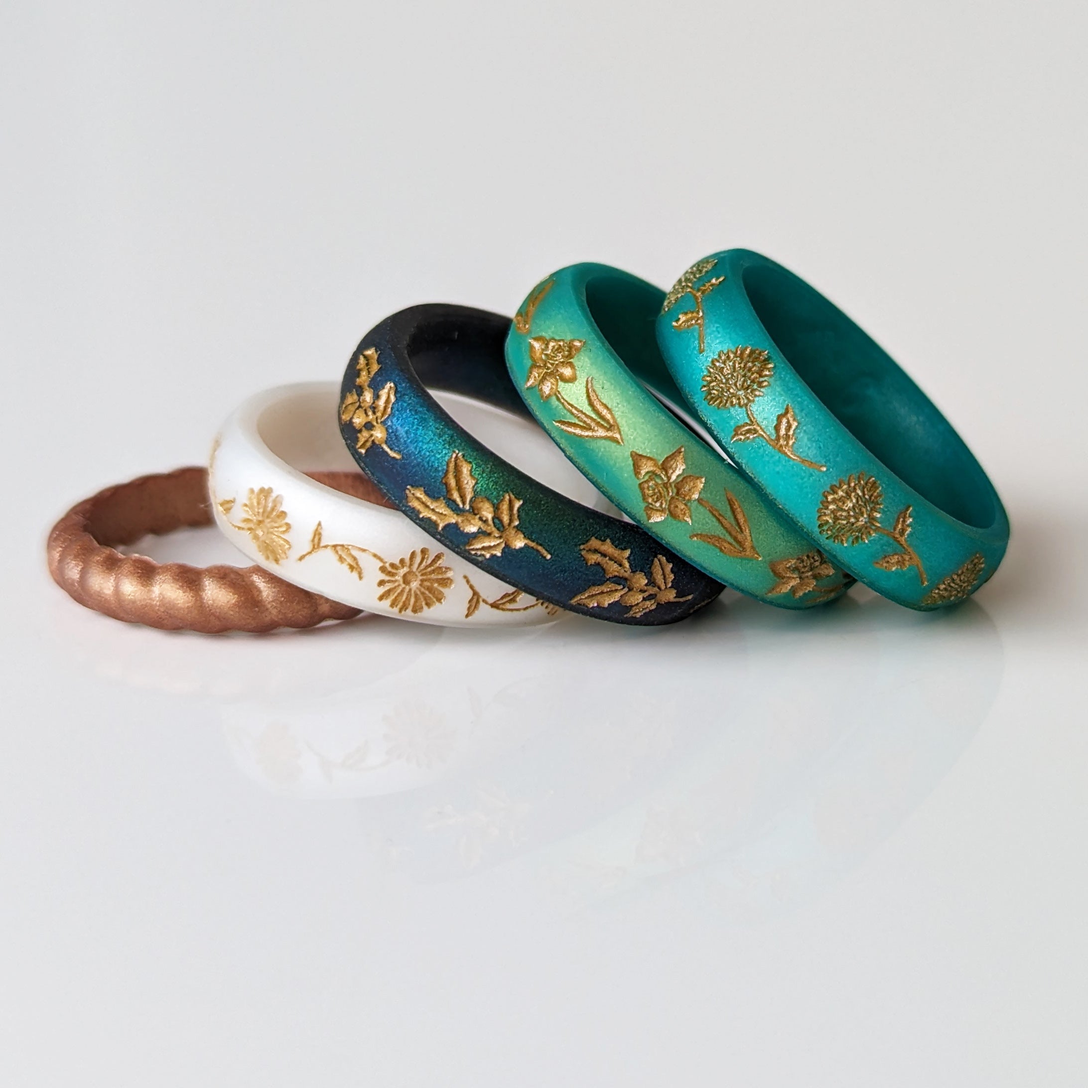 Gold Daisy Silicone Ring, April Birth Flower on Arc 4mm